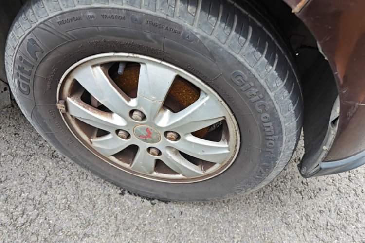 Used Wuling Hongguang 2014 1.2L S Comfort Model China IV Right Front Wheel Hub