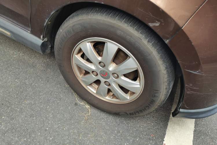 Used Wuling Hongguang 2014 1.5L S Luxury Model Right Front Wheel Hub