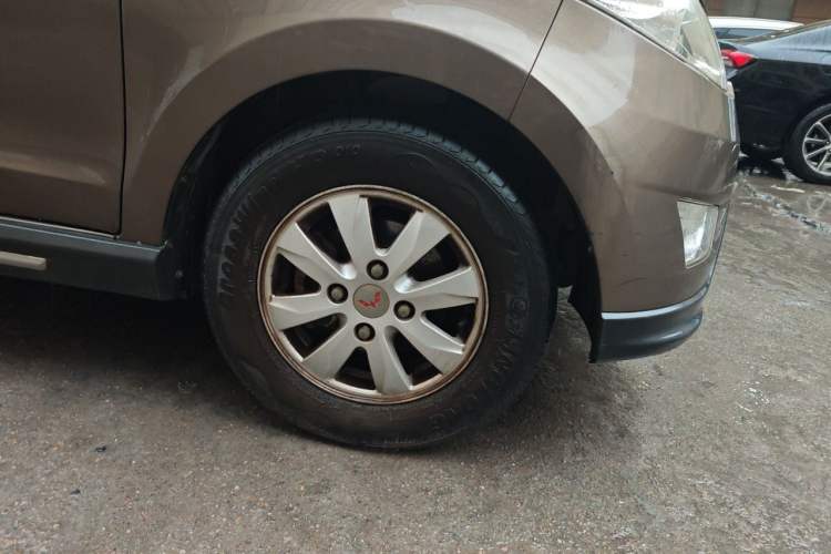 Used Wuling Hongguang 2014 1.2L S Comfort Model China IV Right Front Wheel Hub