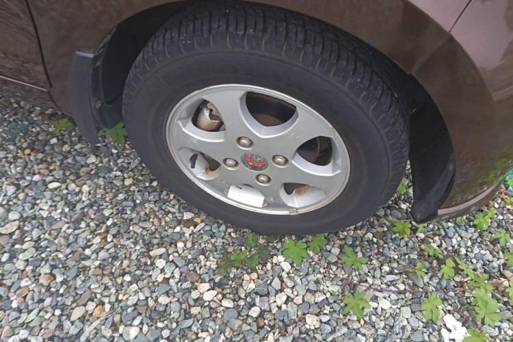 Used Wuling Hongguang 2014 1.5L S Standard Version Right Front Wheel Hub