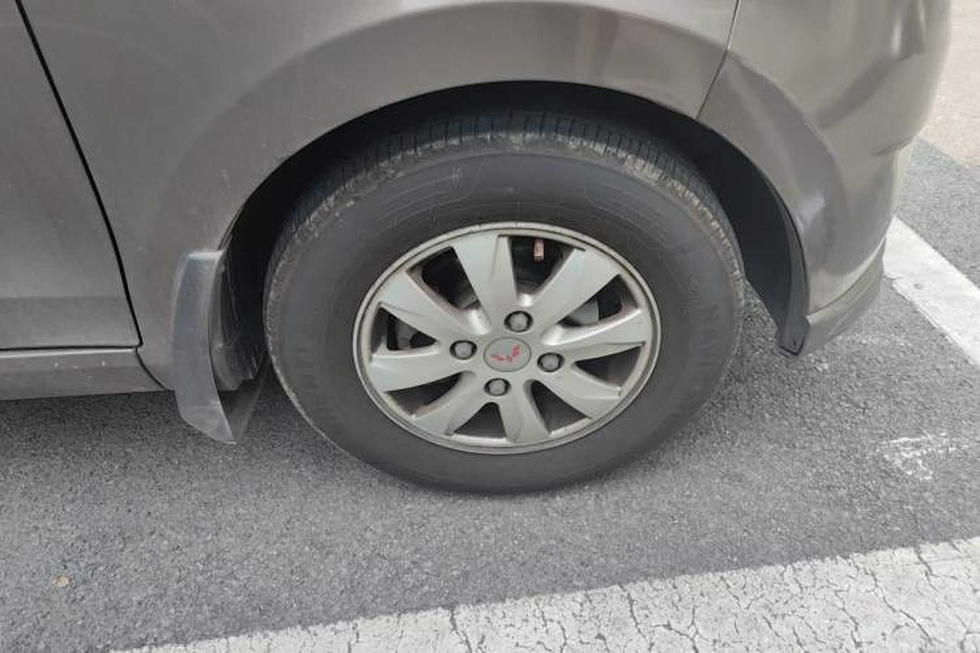 Used Wuling Hongguang 2014 1.5L S Standard Version Right Front Wheel Hub