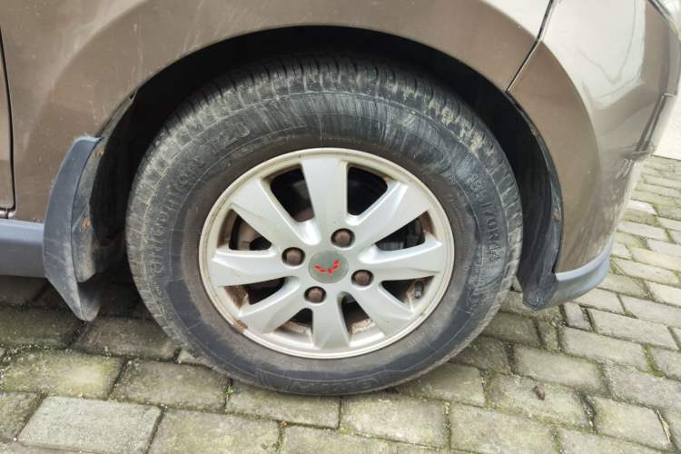 Used Wuling Hongguang 2014 1.5L S Luxury Model Right Front Wheel Hub