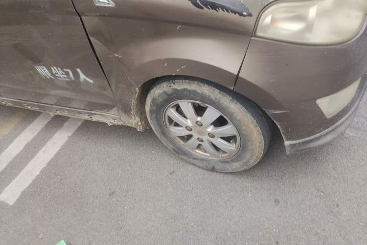 Used Wuling Hongguang 2014 1.5L S Standard Version Right Front Wheel Hub