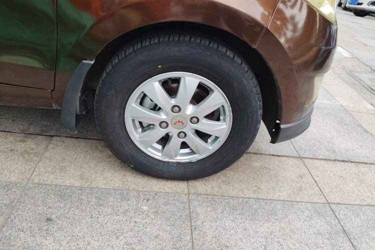 Used Wuling Hongguang 2014 1.2L S Standard Version China IV Standard Right Front Wheel Hub