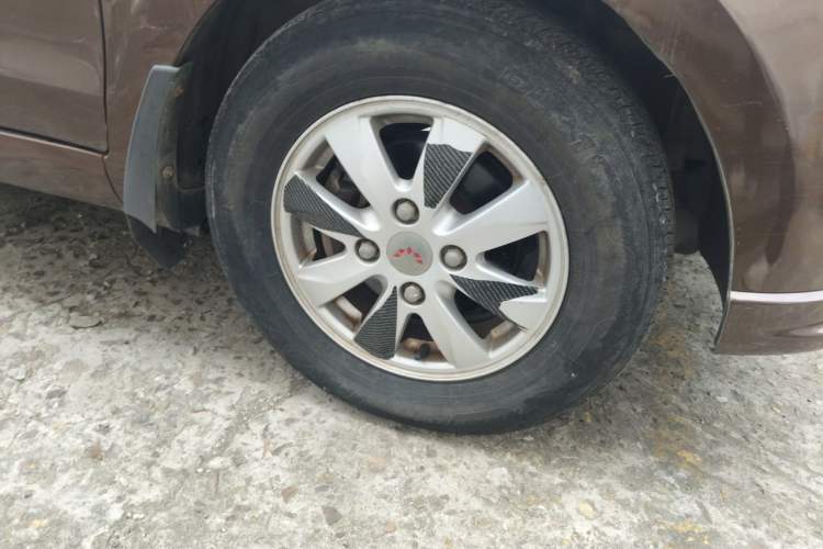 Used Wuling Hongguang 2014 1.5L S Standard Version Right Front Wheel Hub