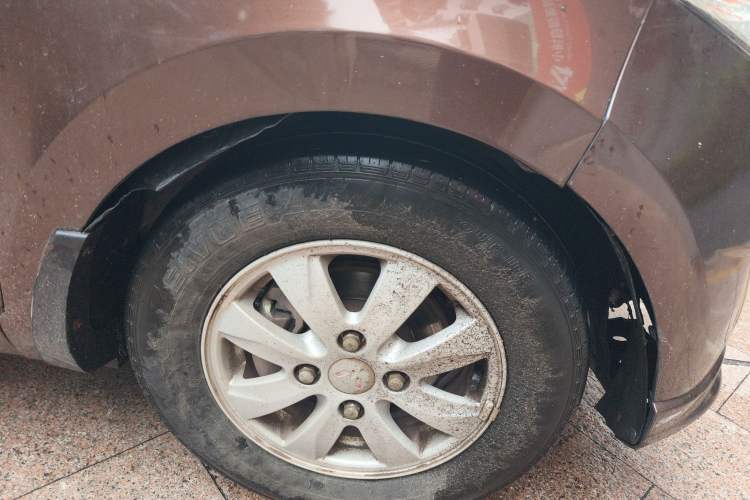 Used Wuling Hongguang 2014 1.5L S Standard Version Right Front Wheel Hub