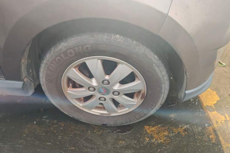 Used Wuling Hongguang 2014 1.5L S Luxury Model Right Front Wheel Hub