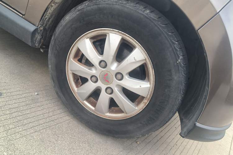 Used Wuling Hongguang 2014 1.5L S Luxury Model Right Front Wheel Hub