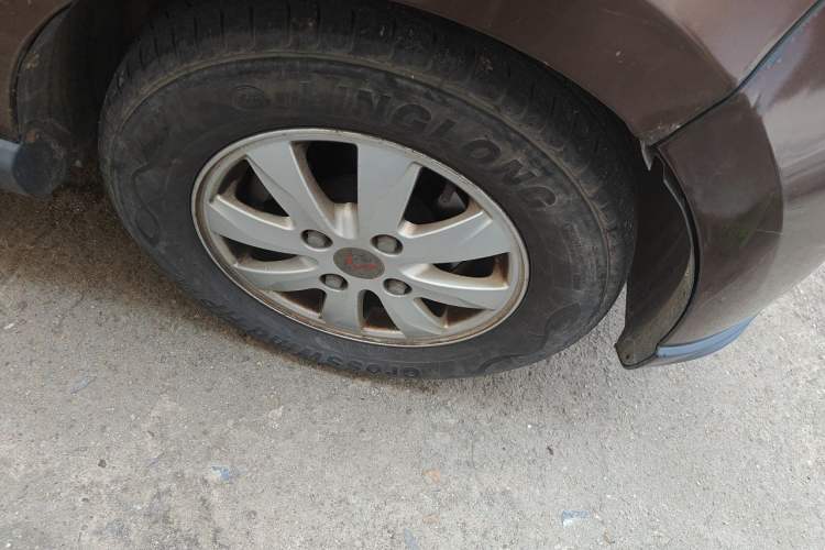 Used Wuling Hongguang 2014 1.2L S Comfort Model China IV Right Front Wheel Hub