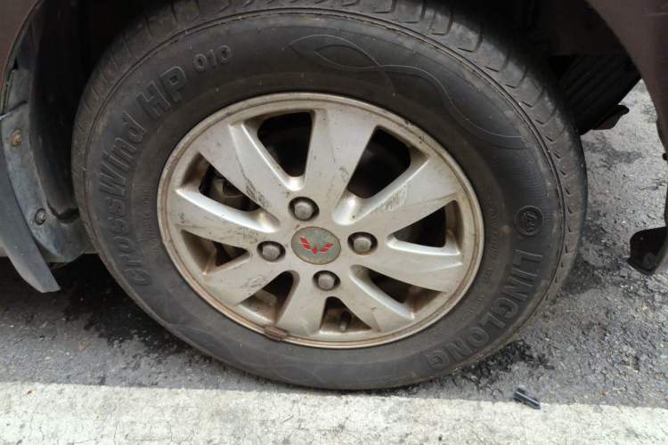 Used Wuling Hongguang 2014 1.5L S Standard Version Right Front Wheel Hub