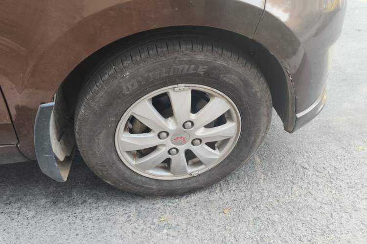 Used Wuling Hongguang 2014 1.5L S Standard Version Right Front Wheel Hub