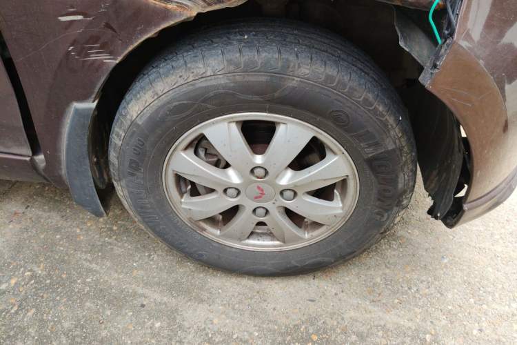 Used Wuling Hongguang 2014 1.5L S Standard Version Right Front Wheel Hub