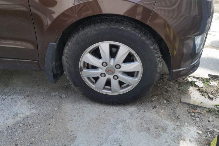 Used Wuling Hongguang 2014 1.5L S Standard Version Right Front Wheel Hub