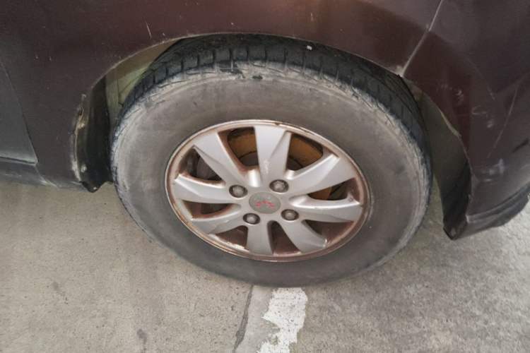 Used Wuling Hongguang 2014 1.5L S Standard Version Right Front Wheel Hub