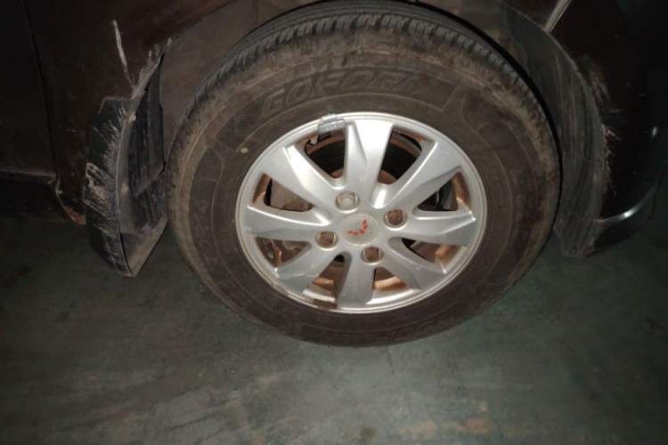 Used Wuling Hongguang 2014 1.2L S Standard Version China IV Standard Right Front Wheel Hub