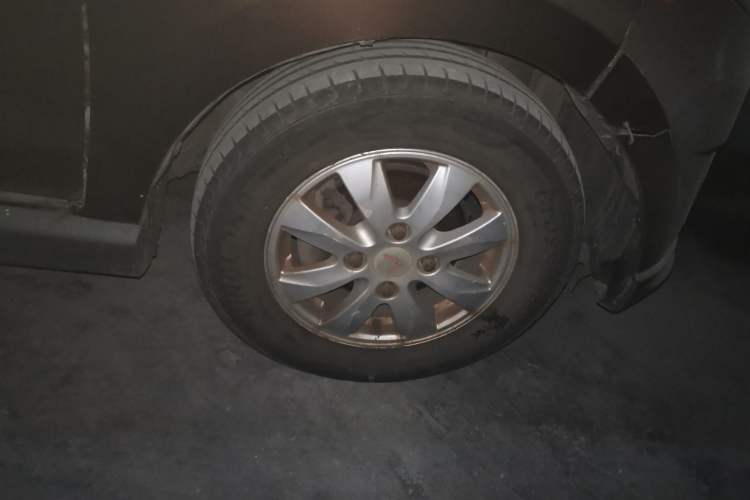 Used Wuling Hongguang 2014 1.5L S Luxury Model Right Front Wheel Hub