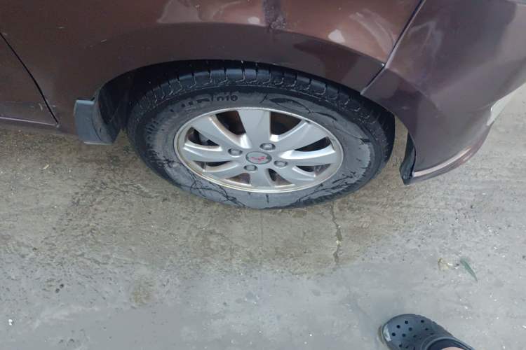 Used Wuling Hongguang 2014 1.5L S Automatic Comfort Edition Right Front Wheel Hub