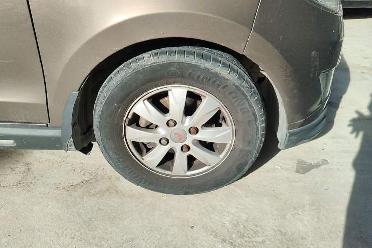 Used Wuling Hongguang 2014 1.5L S Luxury Model Right Front Wheel Hub
