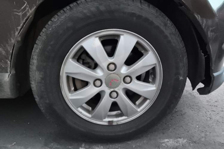 Used Wuling Hongguang 2014 1.5L S Luxury Model Right Front Wheel Hub