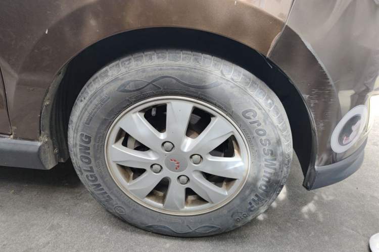 Used Wuling Hongguang 2014 1.5L S Comfort Model Right Front Wheel Hub