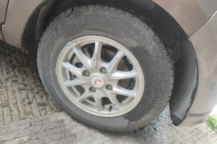 Used Wuling Hongguang 2014 1.2L Base Model China IV Right Front Wheel Hub