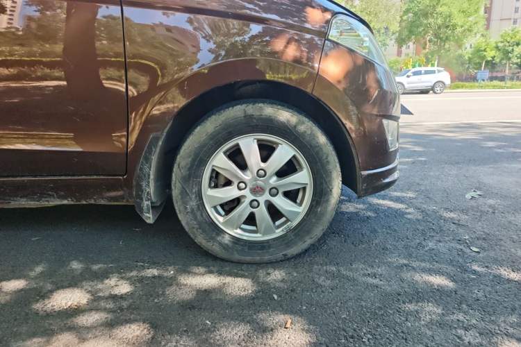 Used Wuling Hongguang 2014 1.2L S Standard Version China IV Standard Right Front Wheel Hub