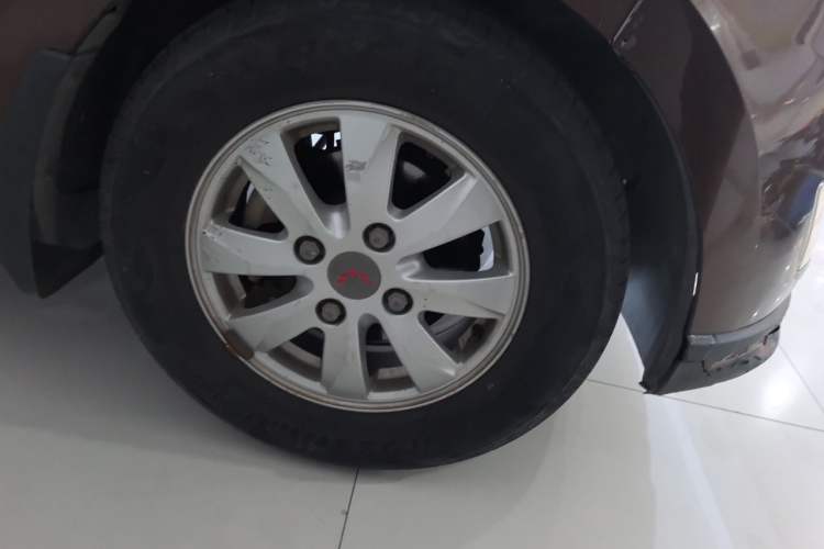 Used Wuling Hongguang 2014 1.5L S Standard Version Right Front Wheel Hub