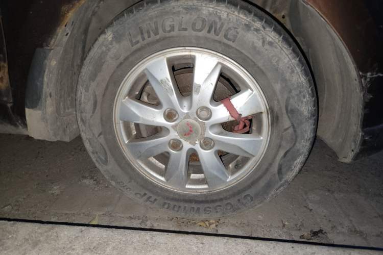 Used Wuling Hongguang 2014 1.5L S Standard Version Right Front Wheel Hub