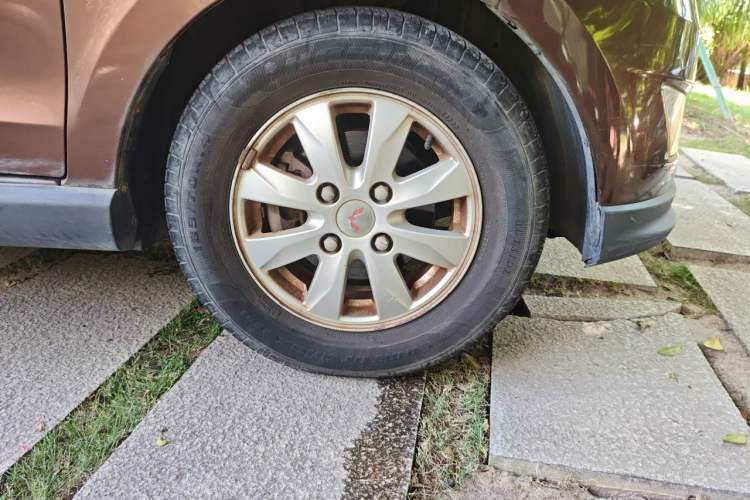 Used Wuling Hongguang 2014 1.5L S Luxury Model Right Front Wheel Hub