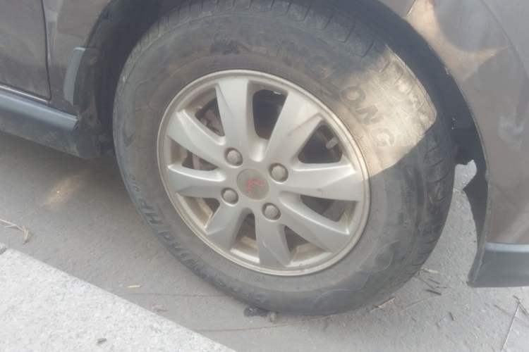 Used Wuling Hongguang 2014 1.5L S Luxury Model Right Front Wheel Hub