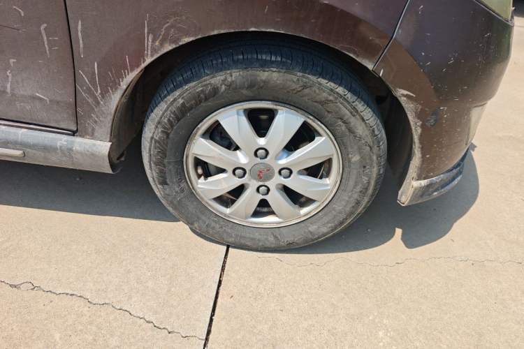 Used Wuling Hongguang 2014 1.5L S Standard Version Right Front Wheel Hub