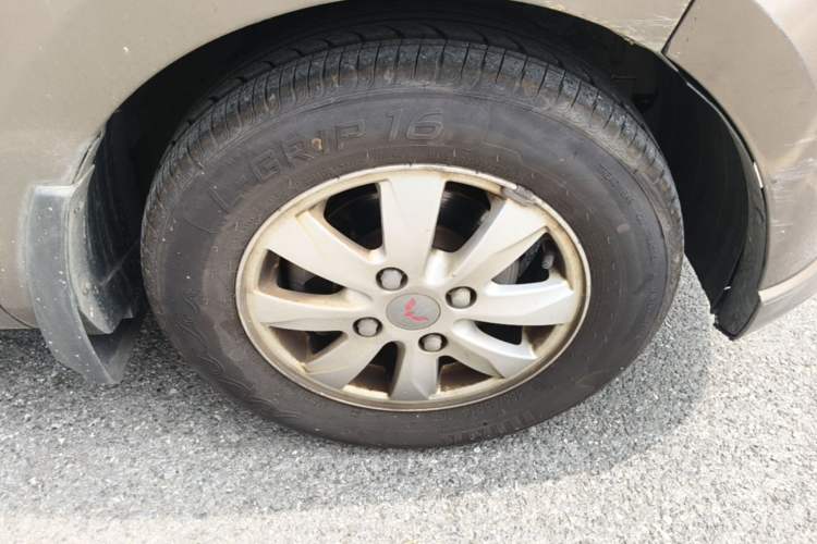 Used Wuling Hongguang 2014 1.5L S Standard Version Right Front Wheel Hub