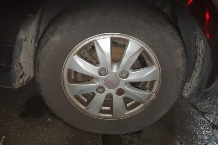 Used Wuling Hongguang 2014 1.5L S Luxury Model Right Front Wheel Hub