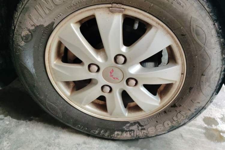 Used Wuling Hongguang 2014 1.5L S Standard Version Right Front Wheel Hub