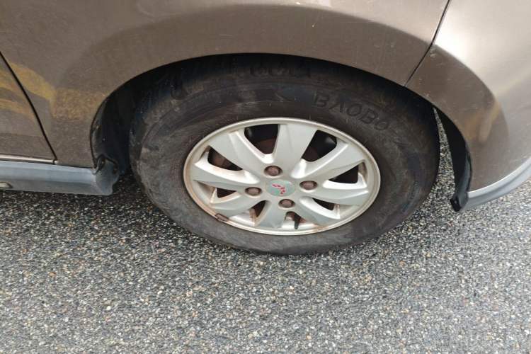 Used Wuling Hongguang 2014 1.5L S Luxury Model Right Front Wheel Hub