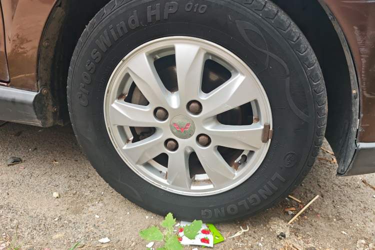 Used Wuling Hongguang 2014 1.5L S Luxury Model Right Front Wheel Hub