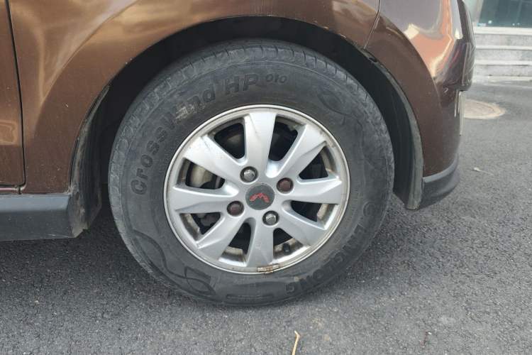 Used Wuling Hongguang 2014 1.5L S Luxury Model Right Front Wheel Hub