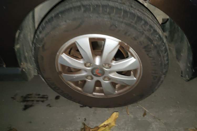 Used Wuling Hongguang 2014 1.5L S Luxury Model Right Front Wheel Hub