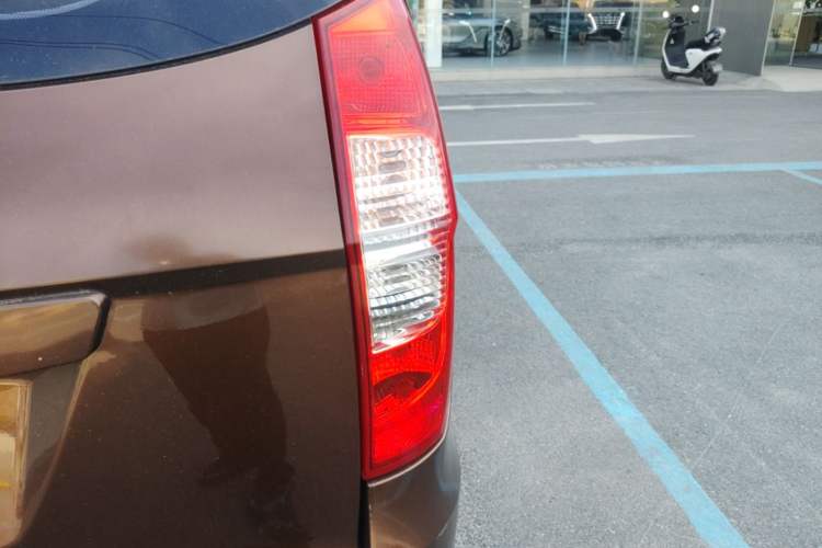 Used Wuling Hongguang 2014 1.5L S Standard Version Right Rear Taillight