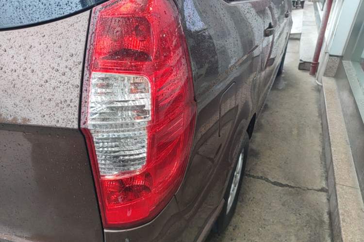 Used Wuling Hongguang 2014 1.5L S Standard Version Right Rear Taillight