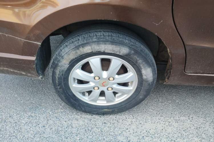 Used Wuling Hongguang 2014 1.5L S Standard Version Right Rear Wheel Hub