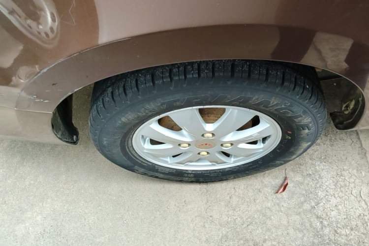 Used Wuling Hongguang 2014 1.5L S Standard Version Right Rear Wheel Hub