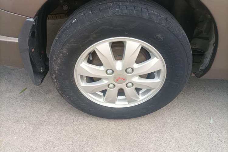 Used Wuling Hongguang 2014 1.5L S Standard Version Right Rear Wheel Hub