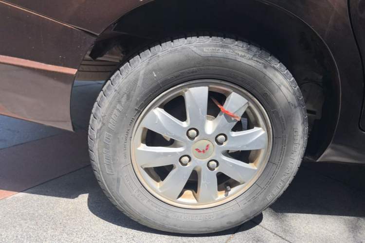 Used Wuling Hongguang 2014 1.5L S Standard Version Right Rear Wheel Hub