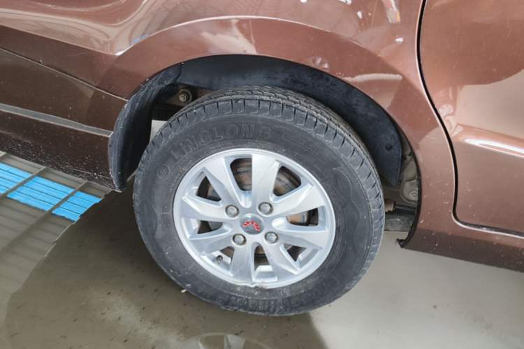 Used Wuling Hongguang 2014 1.5L S Standard Version Right Rear Wheel Hub