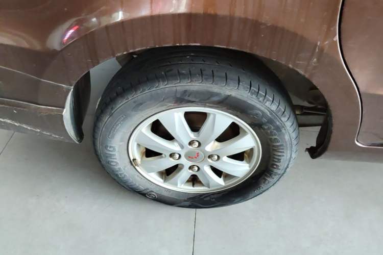 Used Wuling Hongguang 2014 1.5L S Standard Version Right Rear Wheel Hub