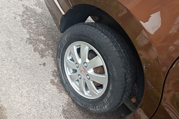 Used Wuling Hongguang 2014 1.5L S Standard Version Right Rear Wheel Hub
