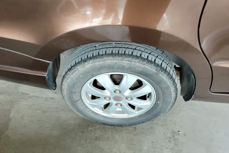 Used Wuling Hongguang 2014 1.5L S Standard Version Right Rear Wheel Hub
