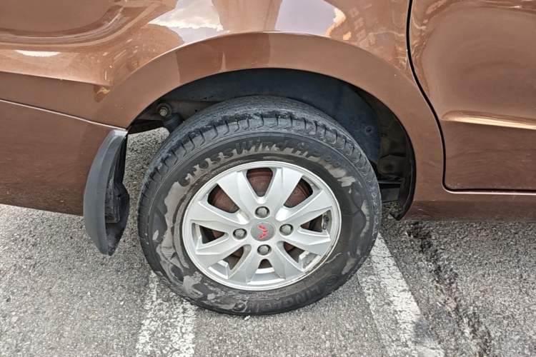 Used Wuling Hongguang 2014 1.2L S Standard Version China IV Standard Right Rear Wheel Hub