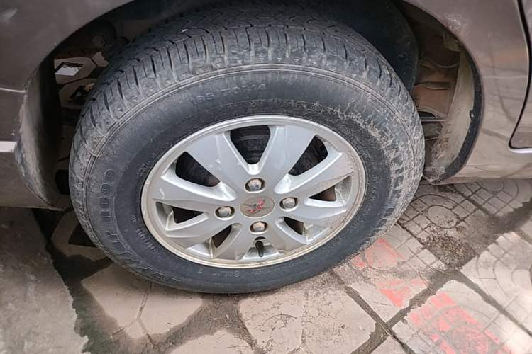 Used Wuling Hongguang 2014 1.5L S Standard Version Right Rear Wheel Hub